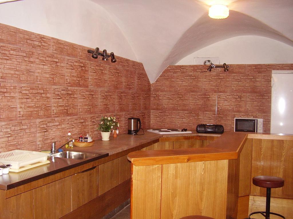 White House Puhkemaja Hostel Uulu Kültér fotó
